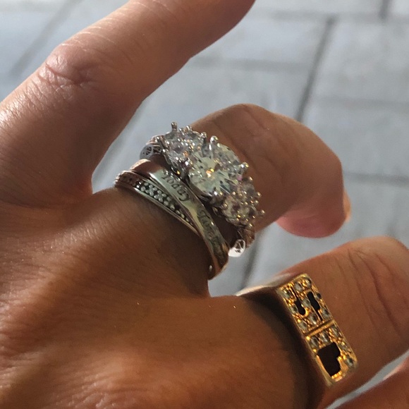 Gorgeous, 18Ct GF Sterling Silver Pln 6.2Ct Diam - Picture 3 of 7